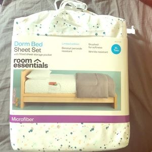 XL Twin sheets NWT for dorm room featuring pocket